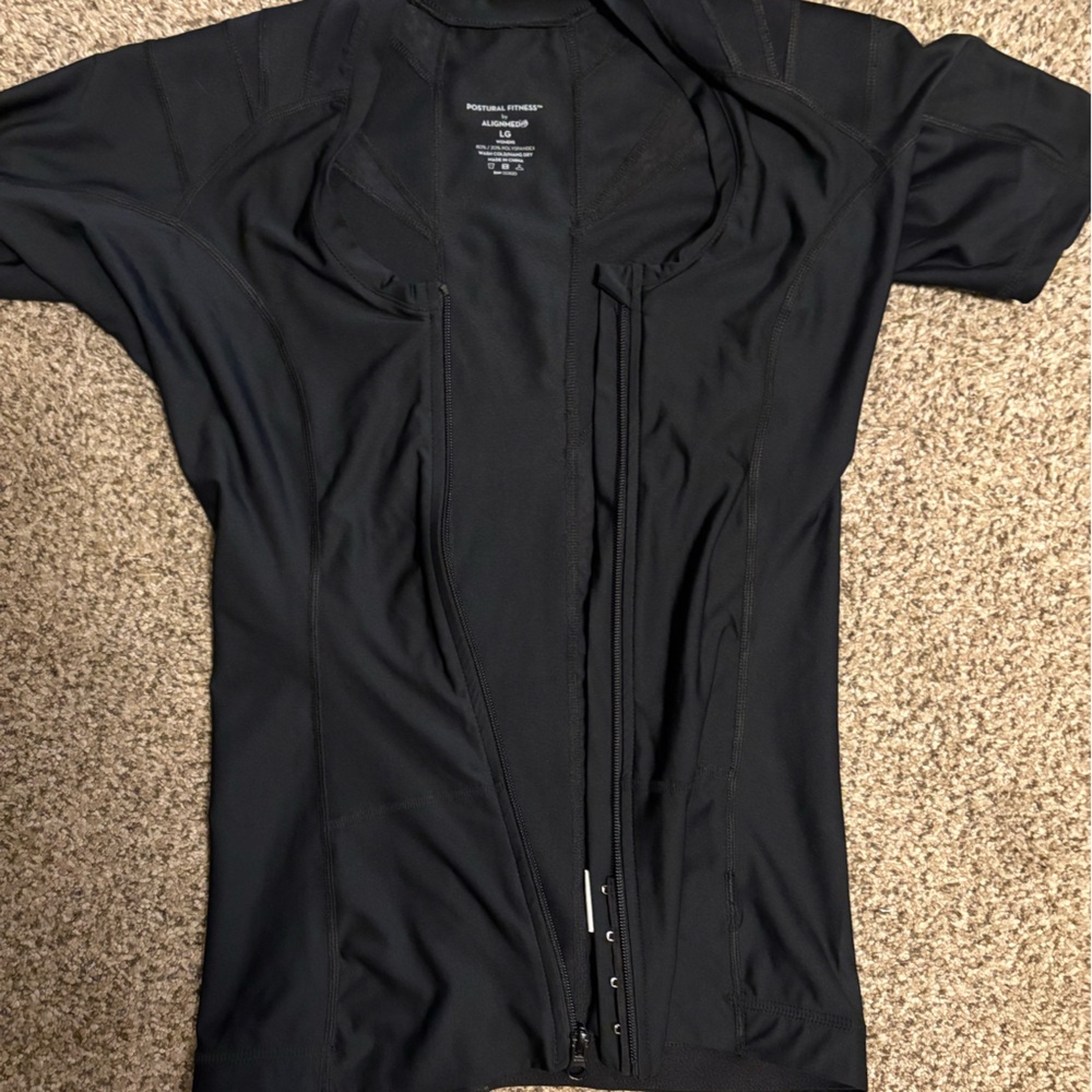 Postural fitness by alignmed top size large